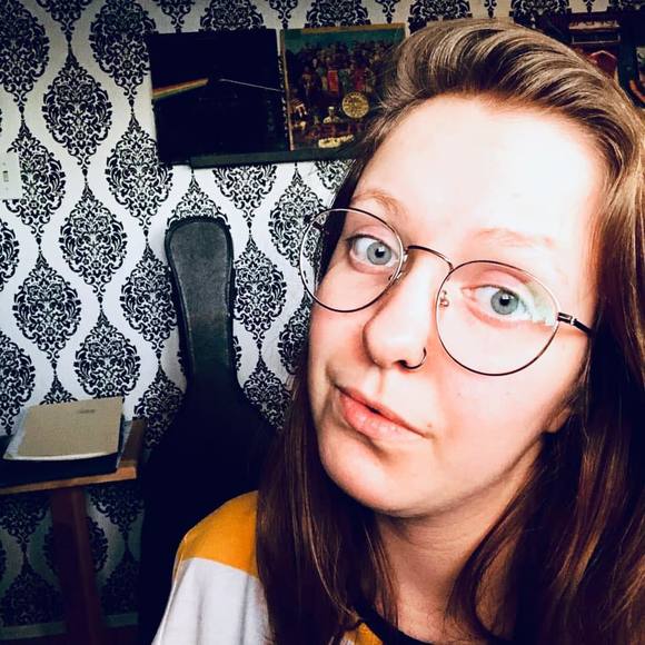 Meet your Posher, Aimee - Picture 3 of 5